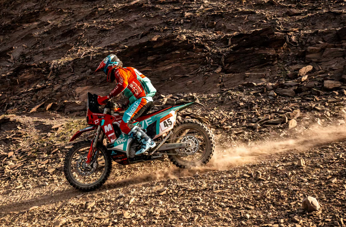 优直播-四载达喀尔 黄沙淬铁骑 凯越三夺赛段冠军迎来涅槃时刻